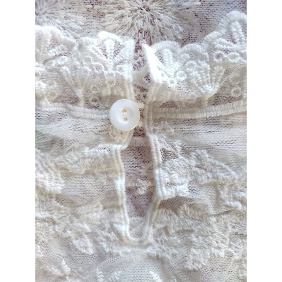Vintage-Inspired White Lace Blouse With Long Sleeves & Button-Back Closure. - Picture 6 of 7